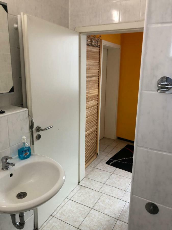 Einfache Monteurwohnung Mit Wlan Und Sat Tv, Netflix Frankweiler Esterno foto